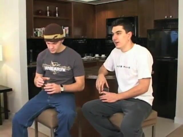 Jake se folla sin condón a sean en bukkake