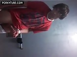 Chicos de burger king masturbándose en un tubo gay