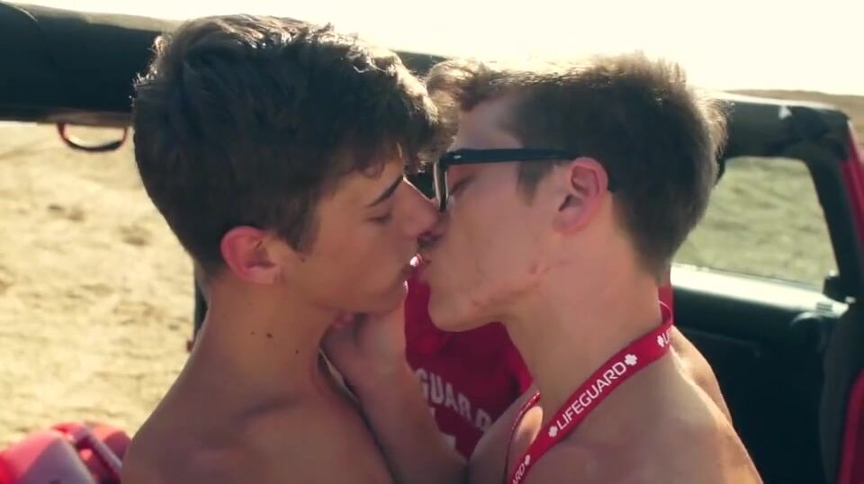 Bomberos playeros twink en sexo a pelo