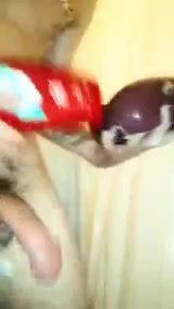 Grosse bite blanche se branle sous la douche