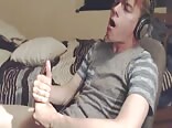 Ado gay affamé en cam éjacule