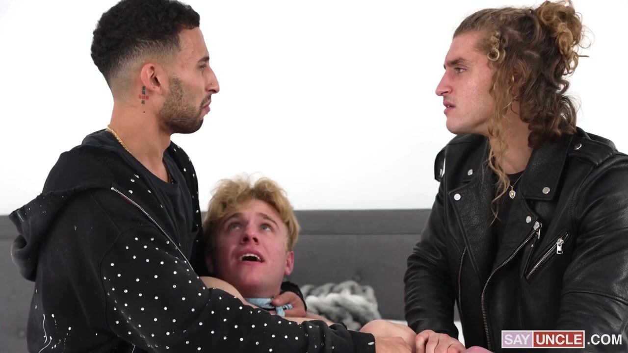 Twink came for cash, stayed for daddy’s raw cock