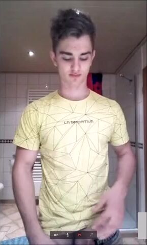 Você me ouve - punheta no banheiro pelo skype