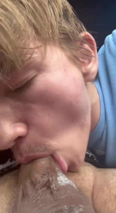 Car blowjob ends with cum