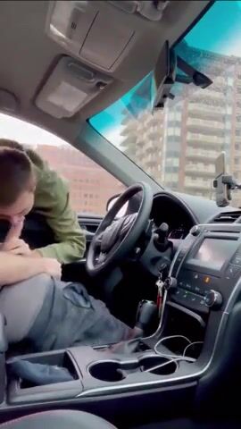 Car jerking leads to cruising blowjob