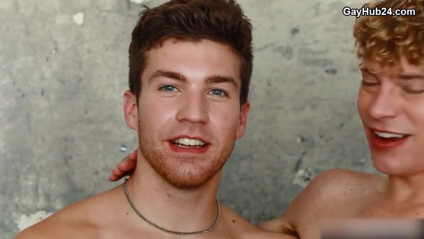 Twink carter chevauche daddy musclu harley en bareback