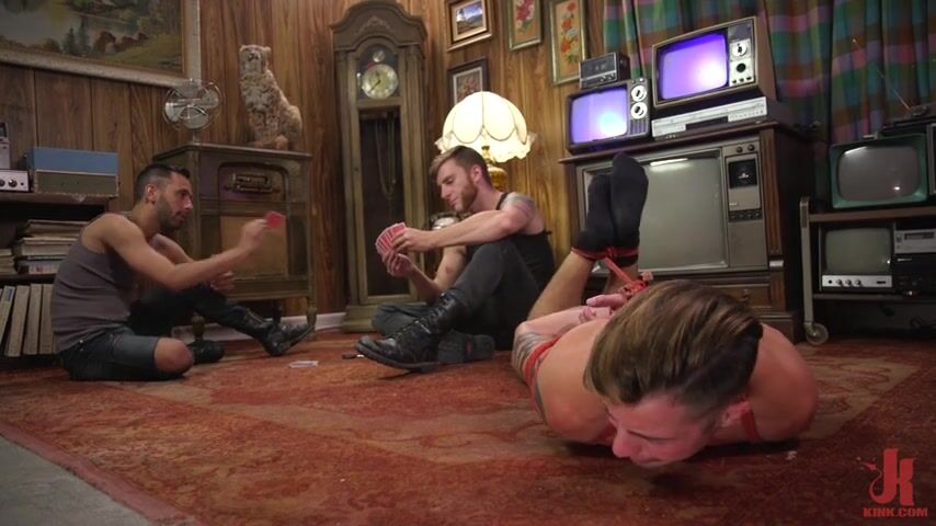 Casey everett twink nimmt zwei schwänze
