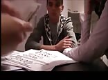 उसके गर्म गधे के लिए पैसे