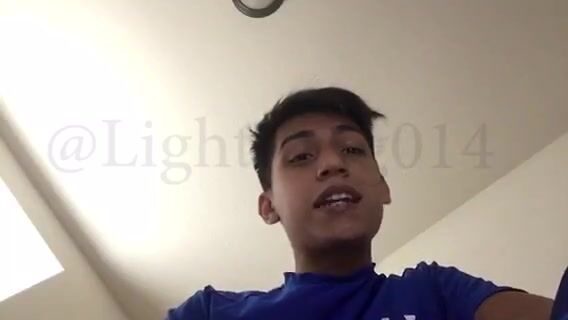 Twink de efectivo domina a adoradores de pies
