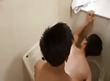 Jungs beim ficken in der toilettenkabine erwischt