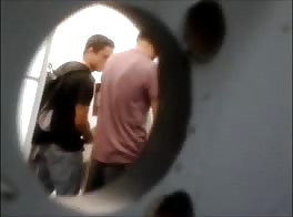 Pego batendo punheta e exposto