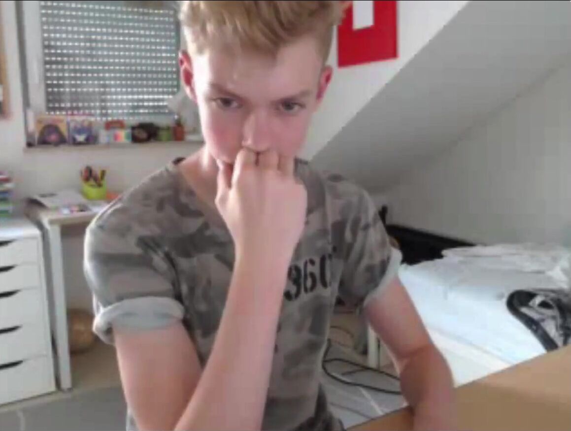 Cautious wanker jerks his cock - gay boys porn