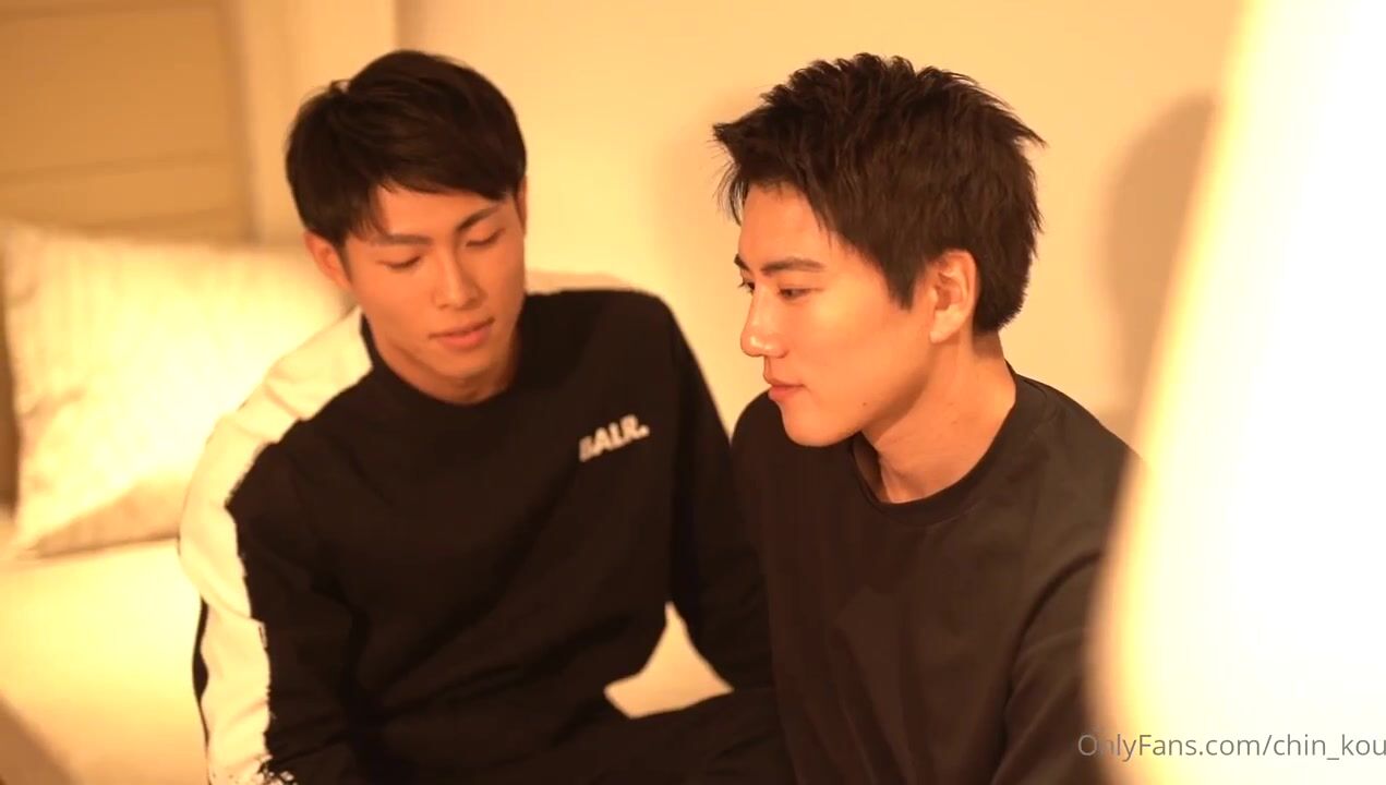 Chinesisches twink-paar in cam-boys bareback-schwanz-show
