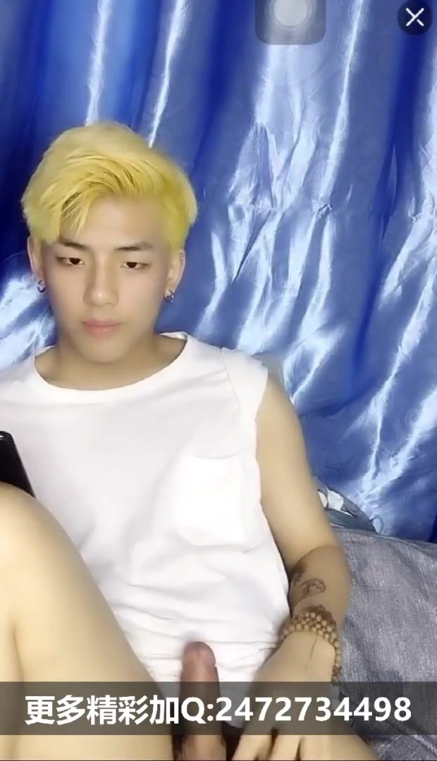 Chinesischer twink reitet muskulösen daddy ohne kondom