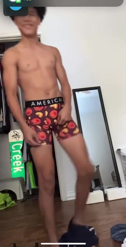 Adolescente papi musculoso sin capote polla chudai 2