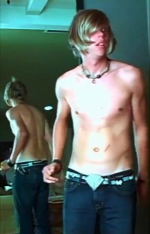 Blondy strips and barebacks skater boys