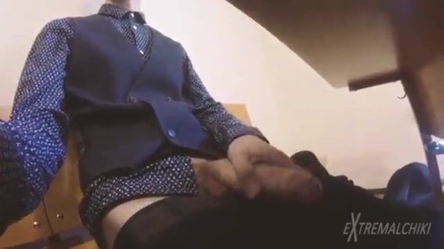 Twink jo bro craves classroom cock