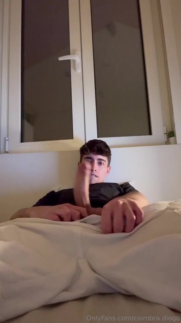 Diogo's raw cock pounds twink in coimbra