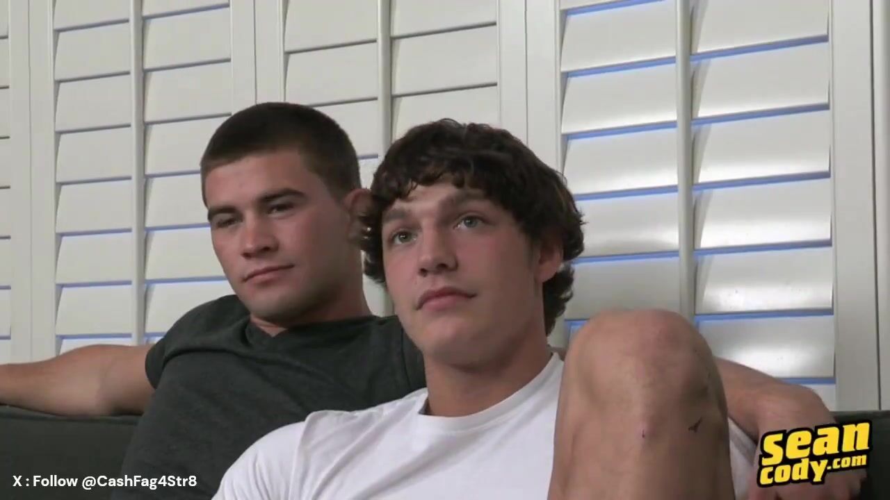 College newbie gets rimmed and sucked off
