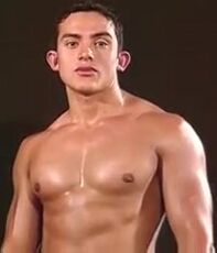 Chicos de la universidad en el equipo de natación