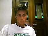 Adolescentes universitarios masturbándose en porno