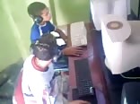 Travesura en el laboratorio de computadoras
