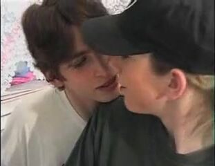 Ousin twinks share raw bareback cock