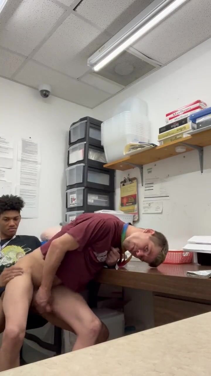 Office coworkers bareback twink and daddy muscle cock
