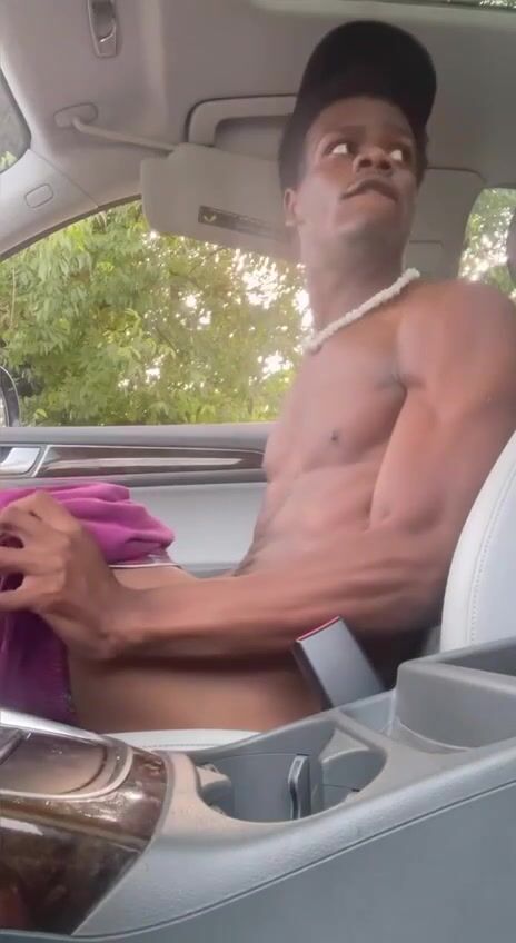 Twink hunts muscle daddy for bareback cock