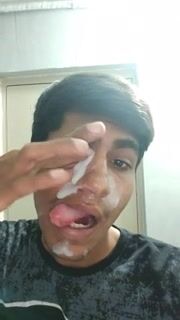 भारतीय सेमेन से चेहरा चाटता है