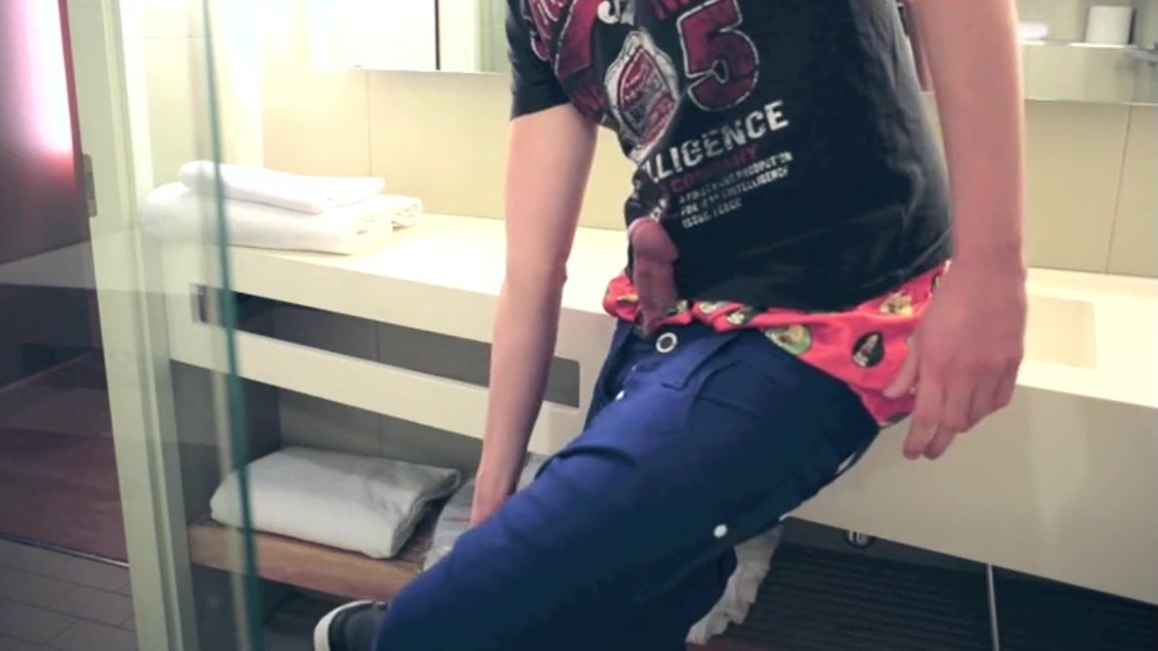 Pantalons d'humour trempés de sperme sans capote