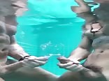 Poolboys werden hineingespritzt