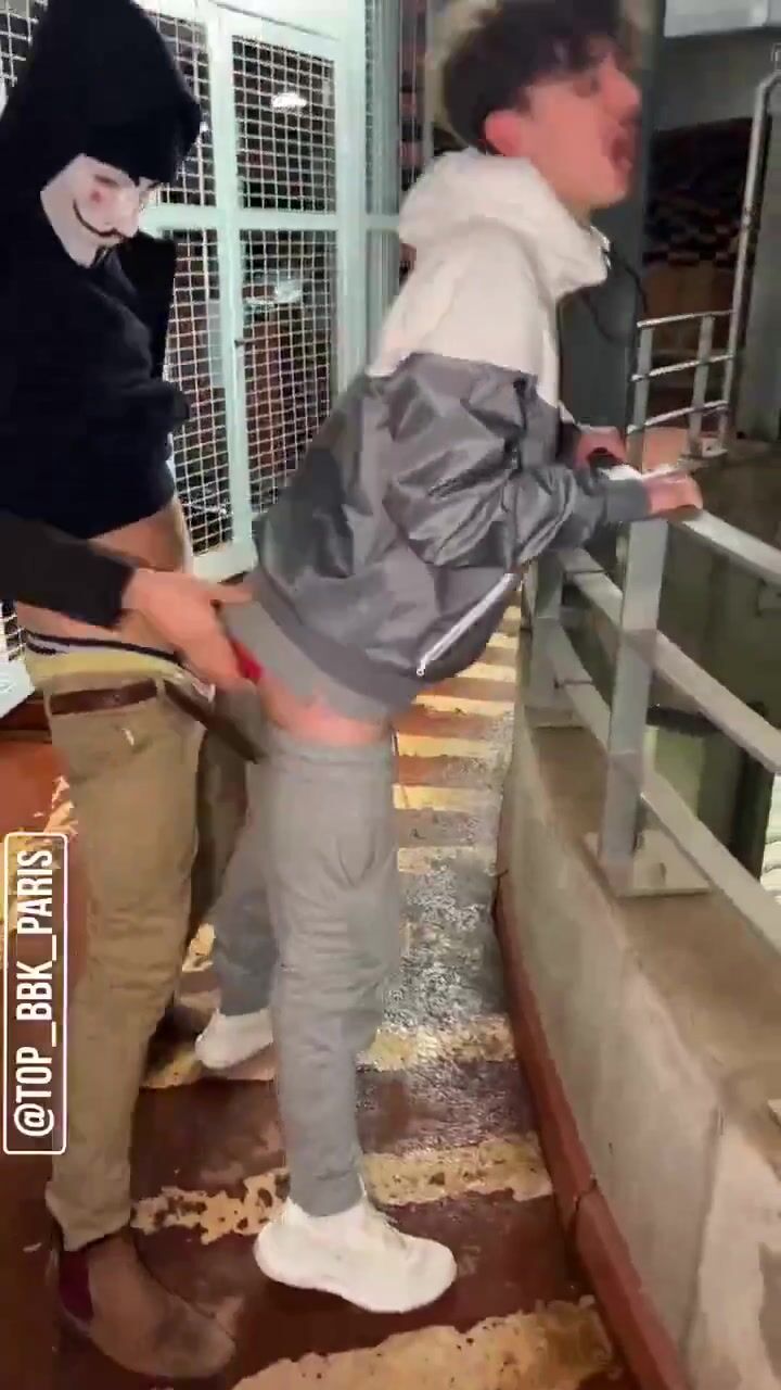 نيك على مؤخرة الولد الناعم