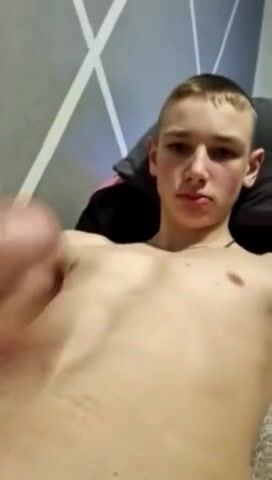 Cums on abs tummy