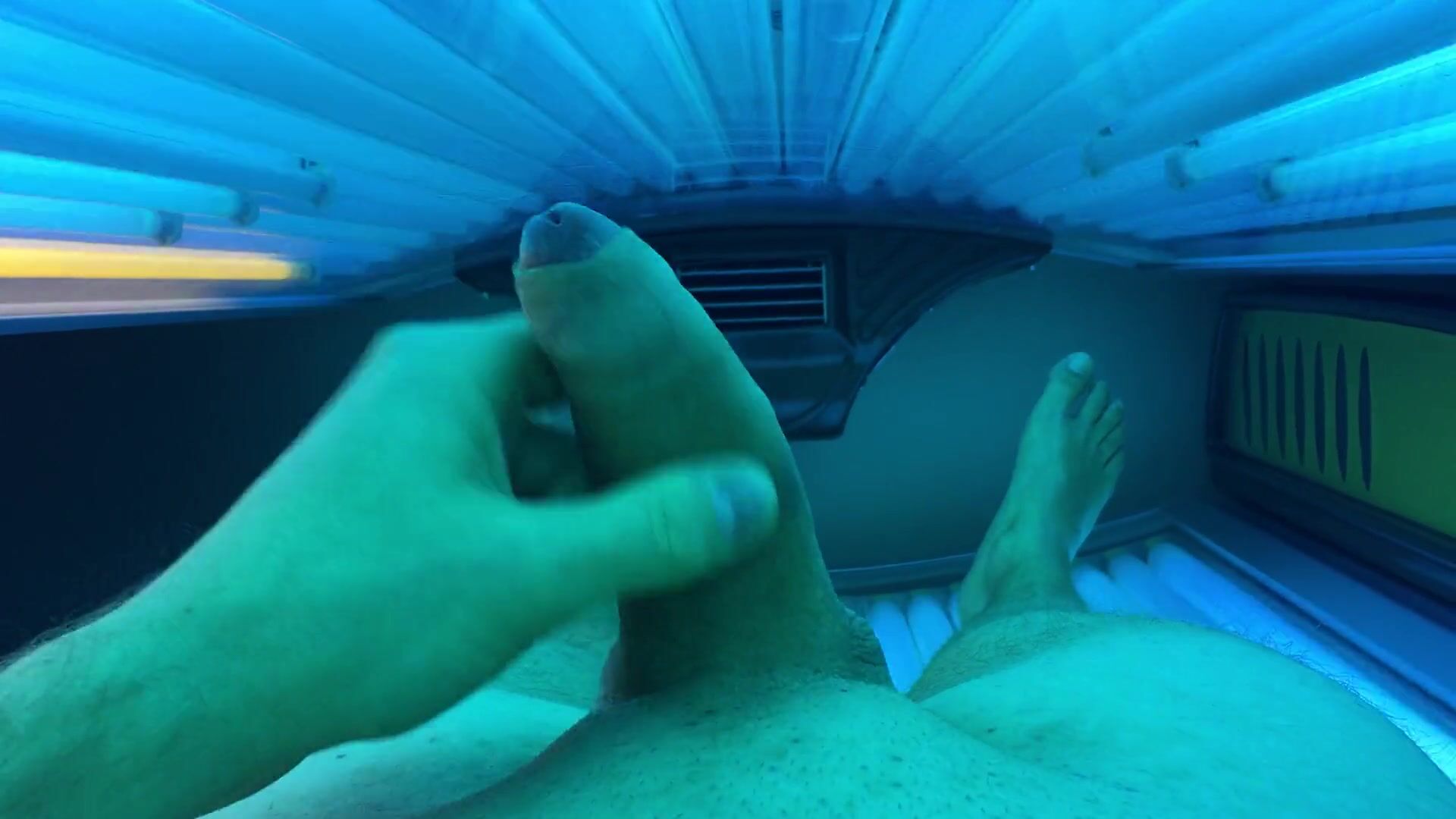 Public solarium cumshot