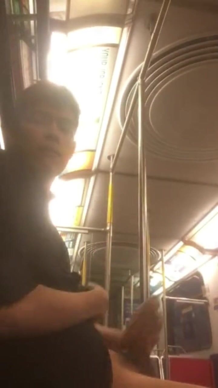 Eyaculación pública en el metro