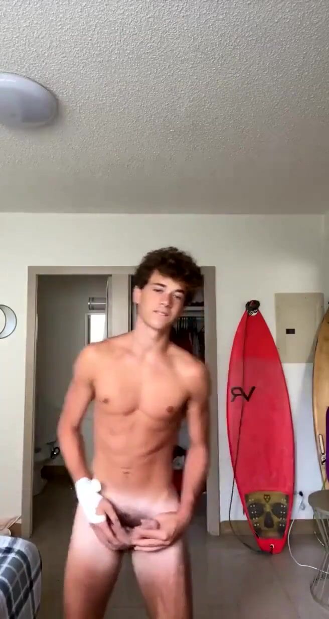 Fit hung curly teen wanks cute cock