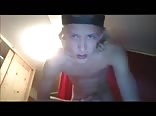 Lockige blonde haare onaniert und kommt auf der kamera
