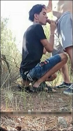 Garoto de pau torto é fodido forte ao ar livre