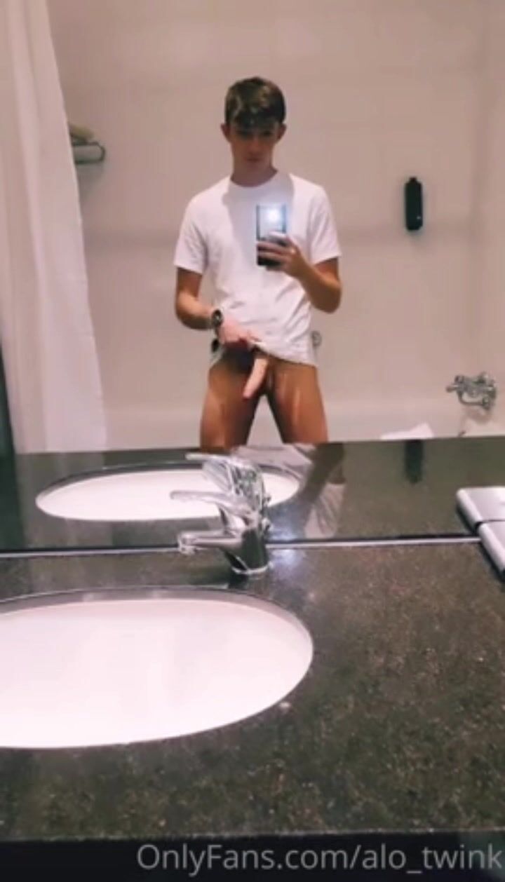 Cute alo twink bathroom show