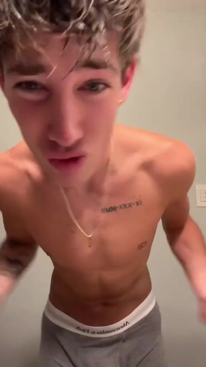 Cute americantwink reveals his monstercock