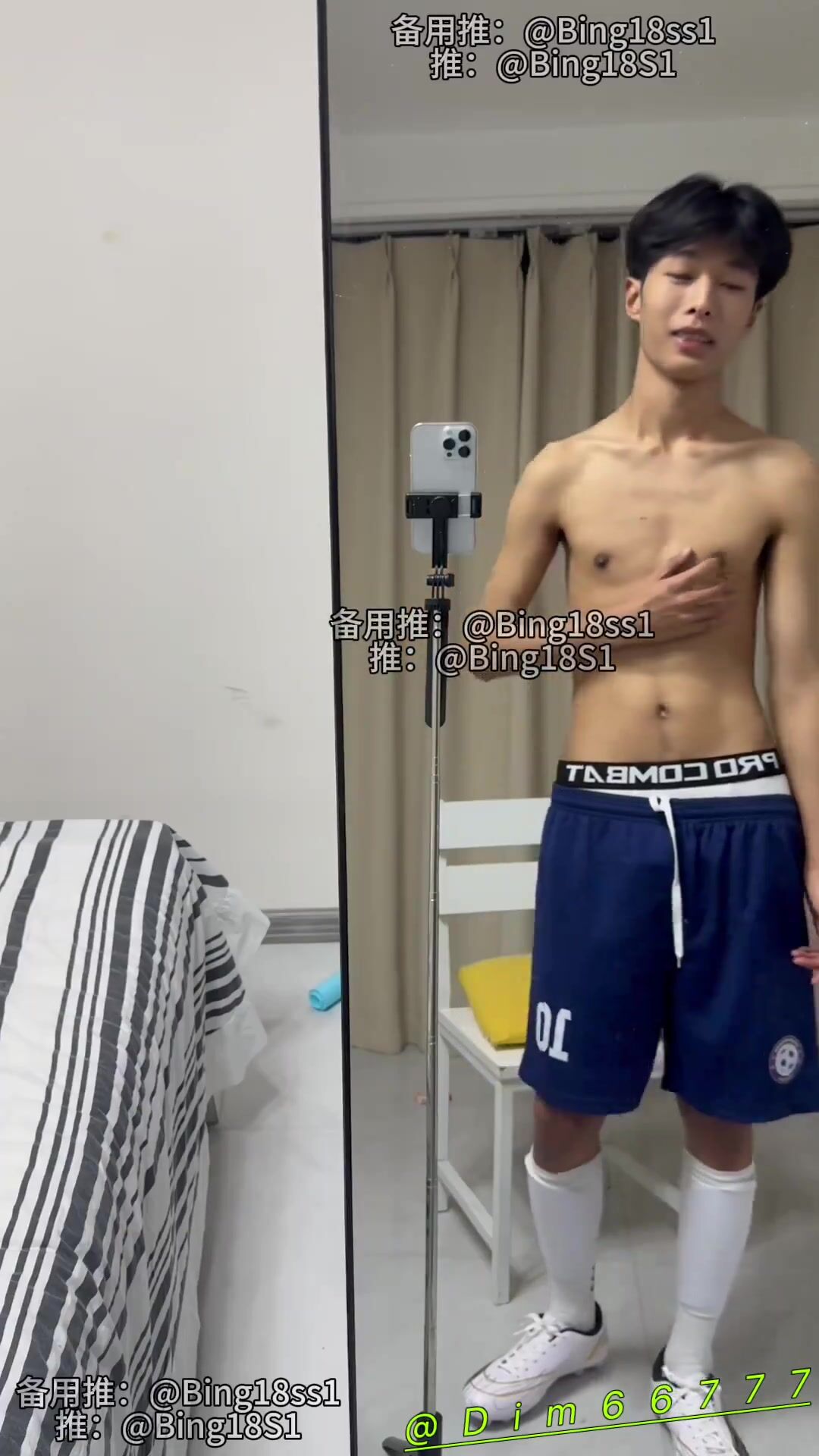 Twink asiático fofo se masturba e goza