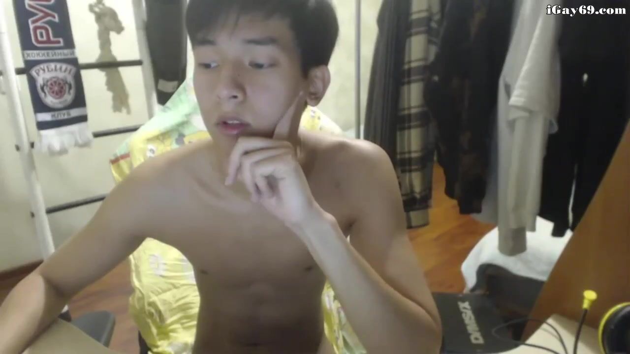 Mignon minet asiatique en show webcam