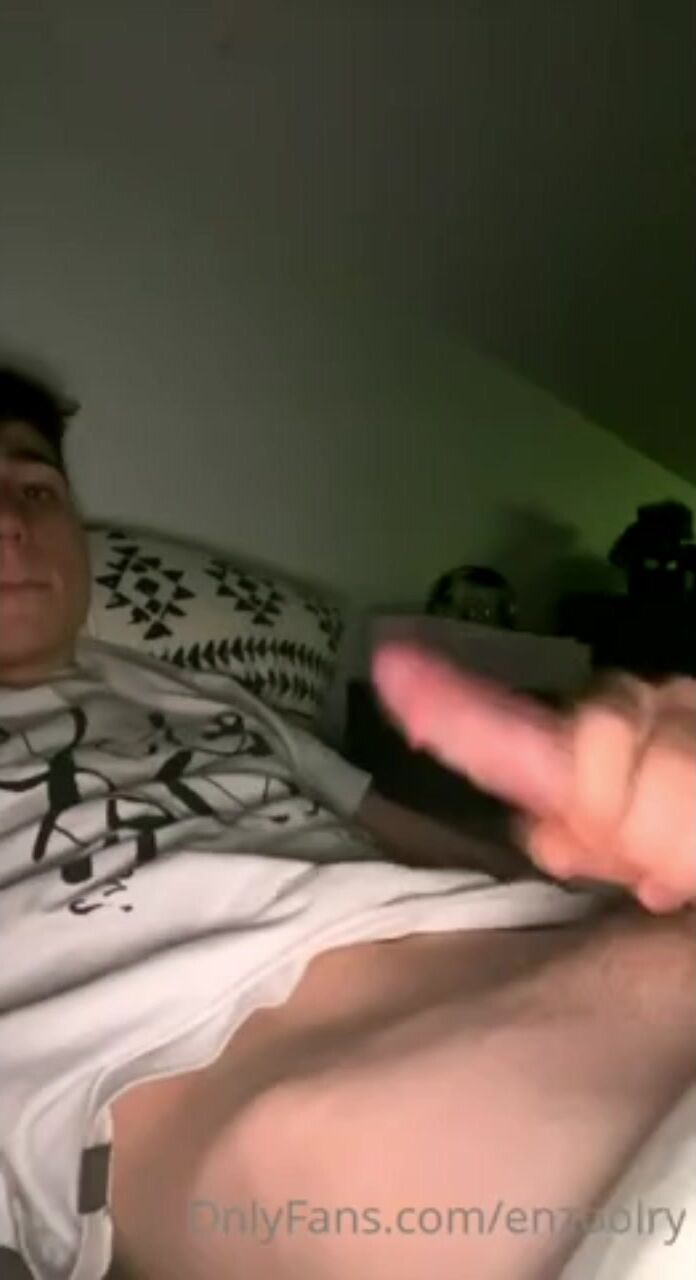 Garoto francês enganado na cama por pau grande