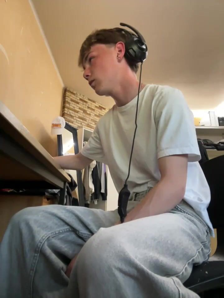 Big cock max cums live