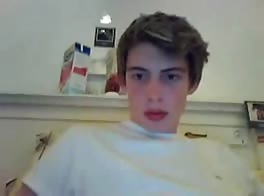 Loirinho gostoso dando