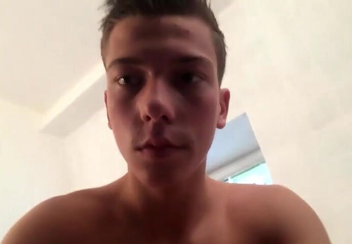 Geiler süßer blonder twink reitet papas ungeschützten schwanz
