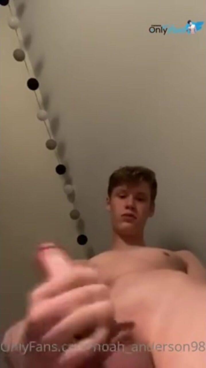 Blonde twink noah anderson shows off
