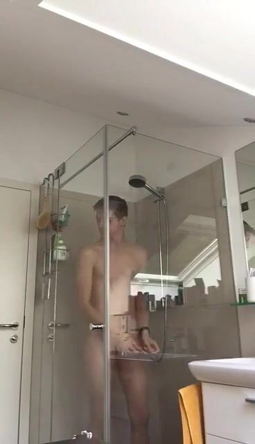 Cute blonde wanking in bath