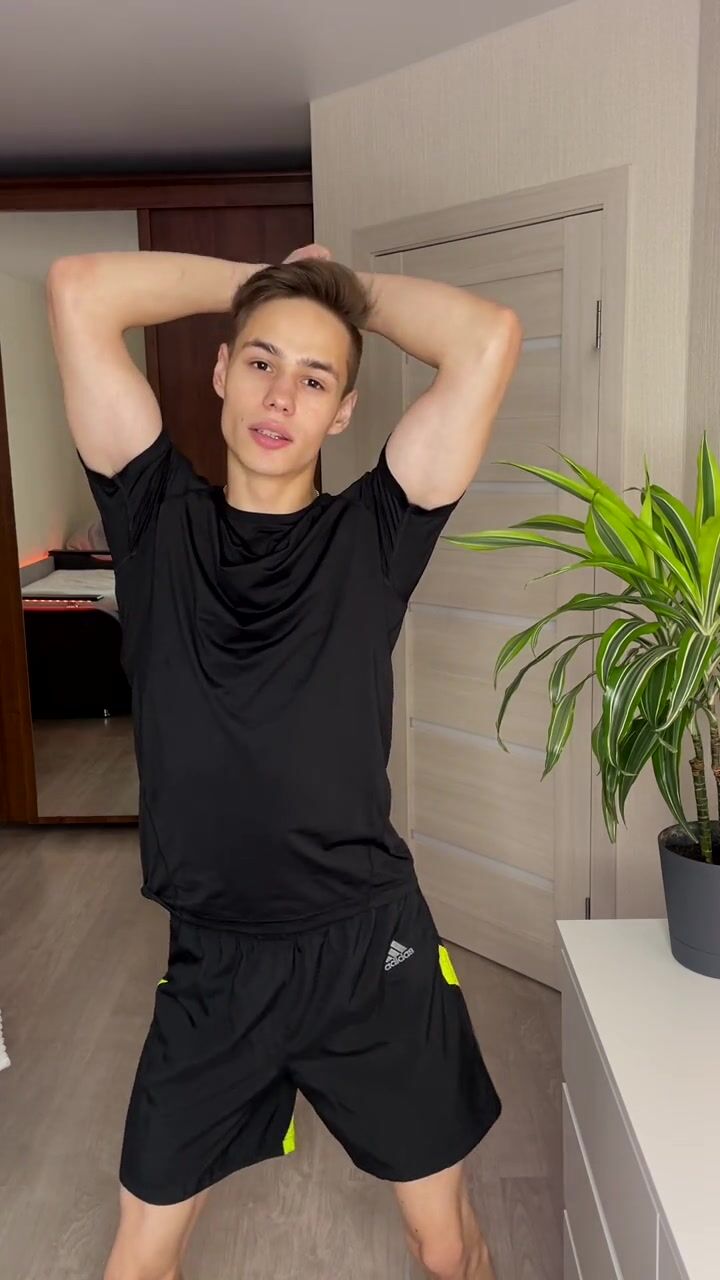 Twink fofo se masturba